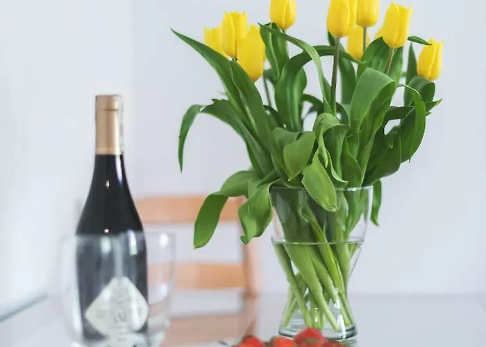 Zbawiciela Square P&O Serviced Apartments
